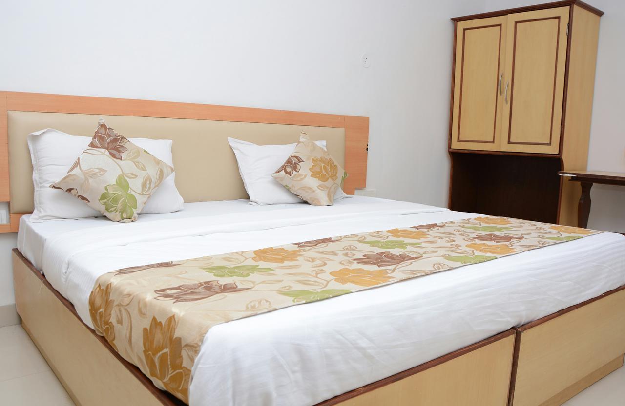 Hotel Sunrise ปณชี ภายนอก รูปภาพ